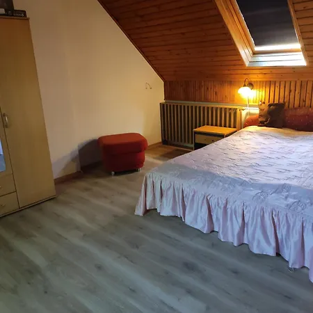 Katica Vendeghaz Apartment *