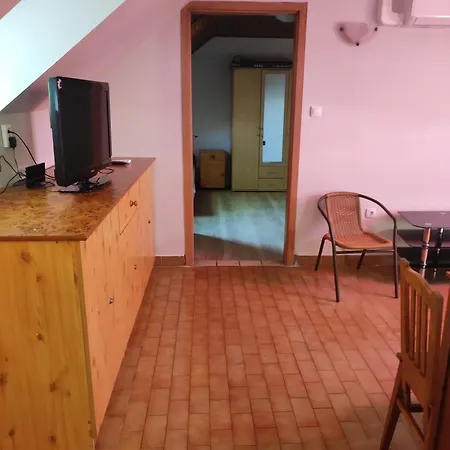 Katica Vendeghaz Apartment