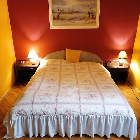 Katica Vendeghaz Apartment *